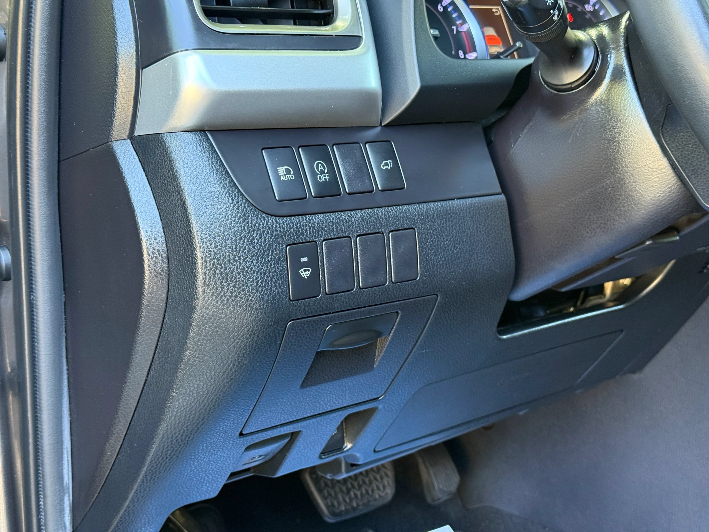 Used 2019 Toyota Highlander SE FWD image 28