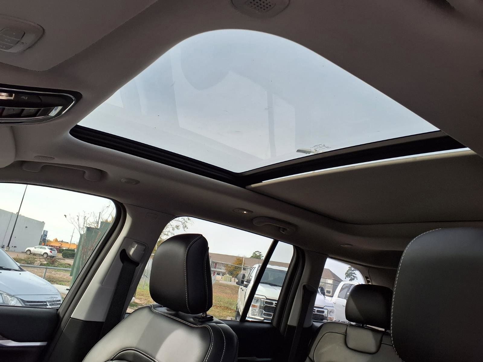 Used 2023 Jeep Grand Cherokee 4WD 4xe image 13