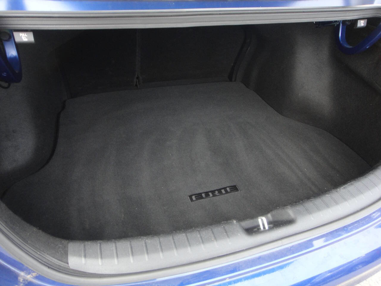 Used 2022 Kia Forte LXS image 11