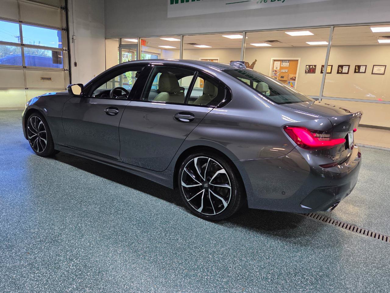 Used 2021 BMW 330i xDrive Sedan w/ M Sport Package AWD/4WD image 9