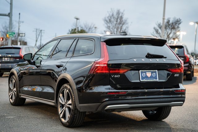 Used 2023 Volvo V60 B5 Cross Country Plus image 5