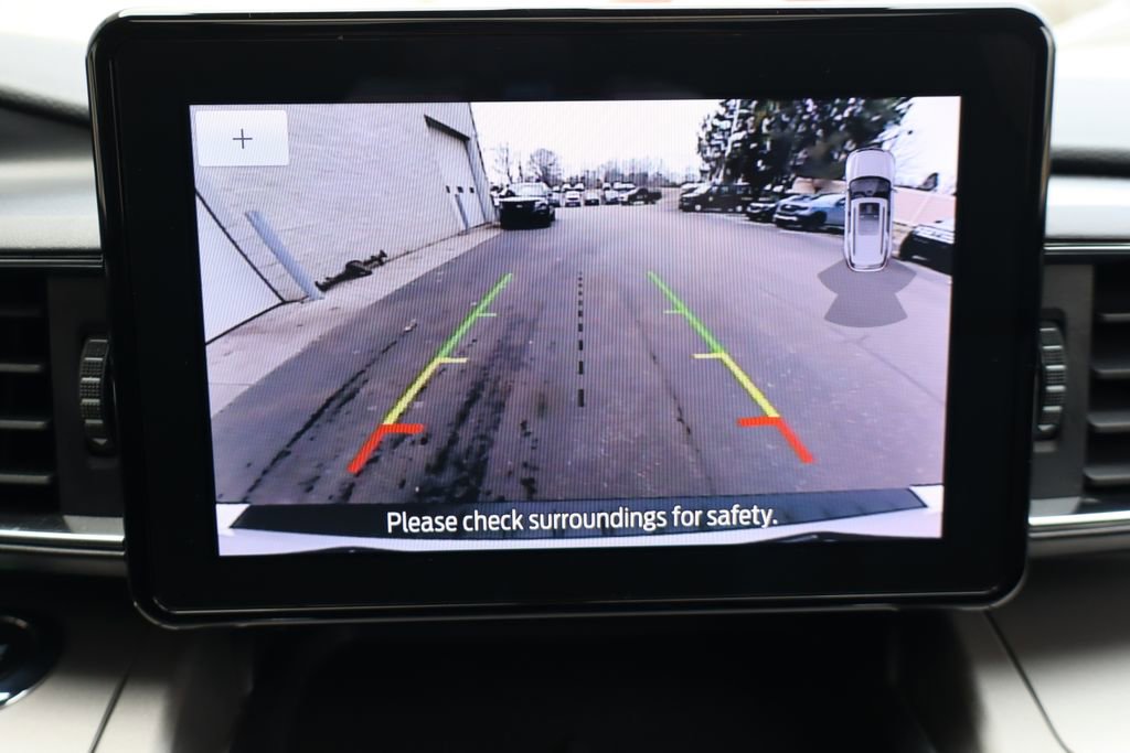 Used 2021 Ford Explorer XLT w/ Equipment Group 202A image 8