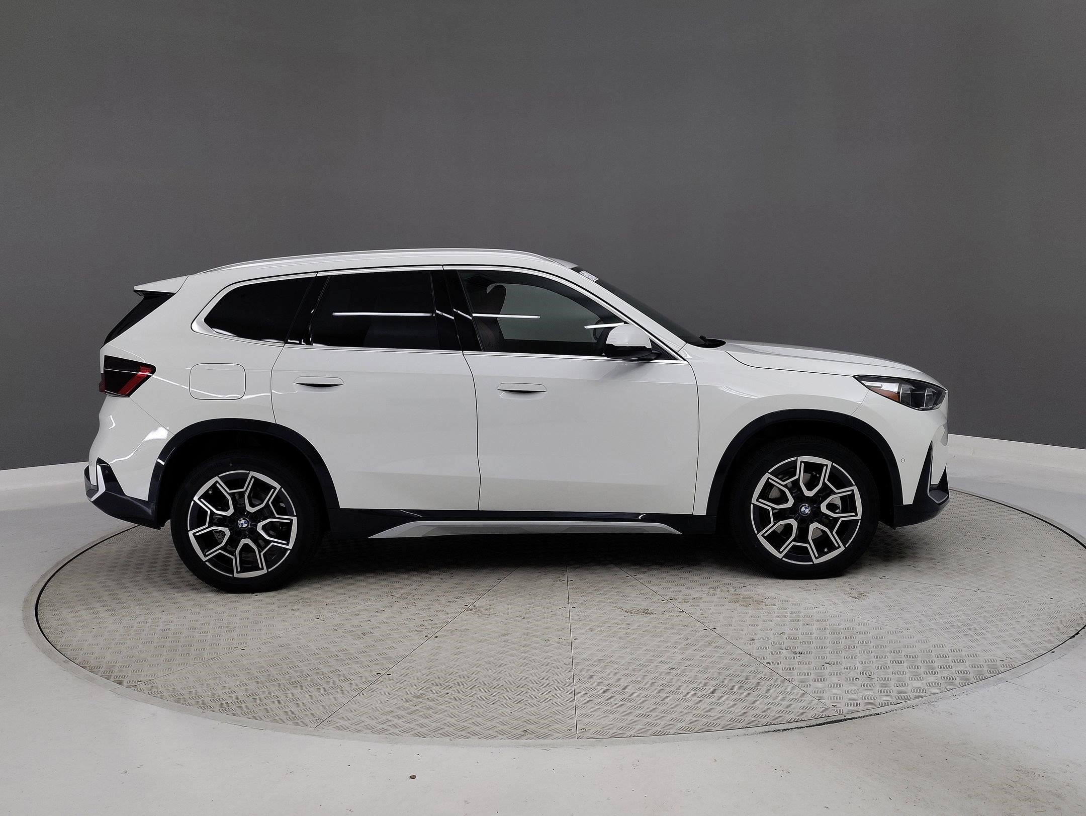 Used 2026 BMW X1 xDrive28i image 5