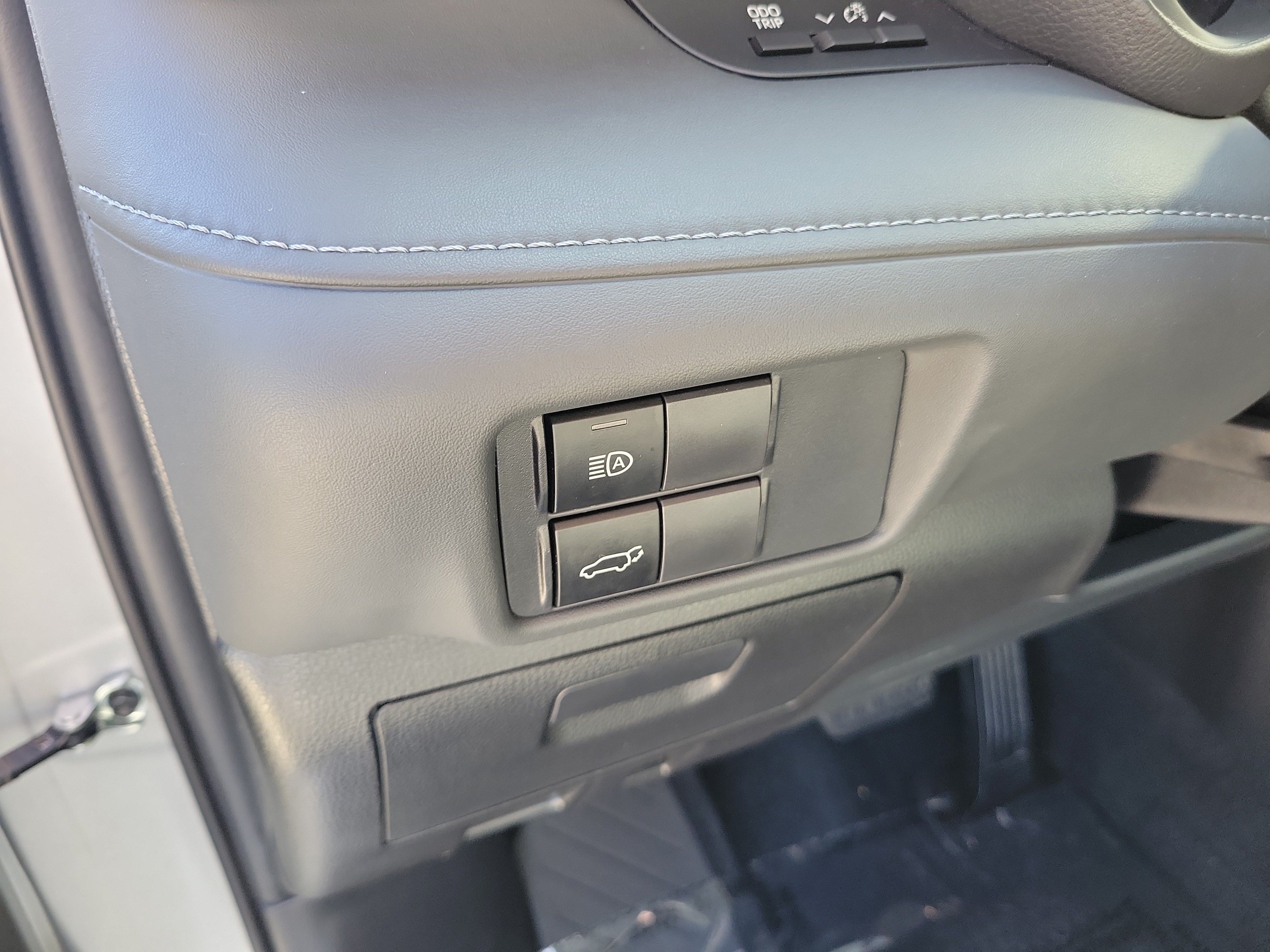 Used 2021 Toyota Highlander XLE AWD/4WD image 28