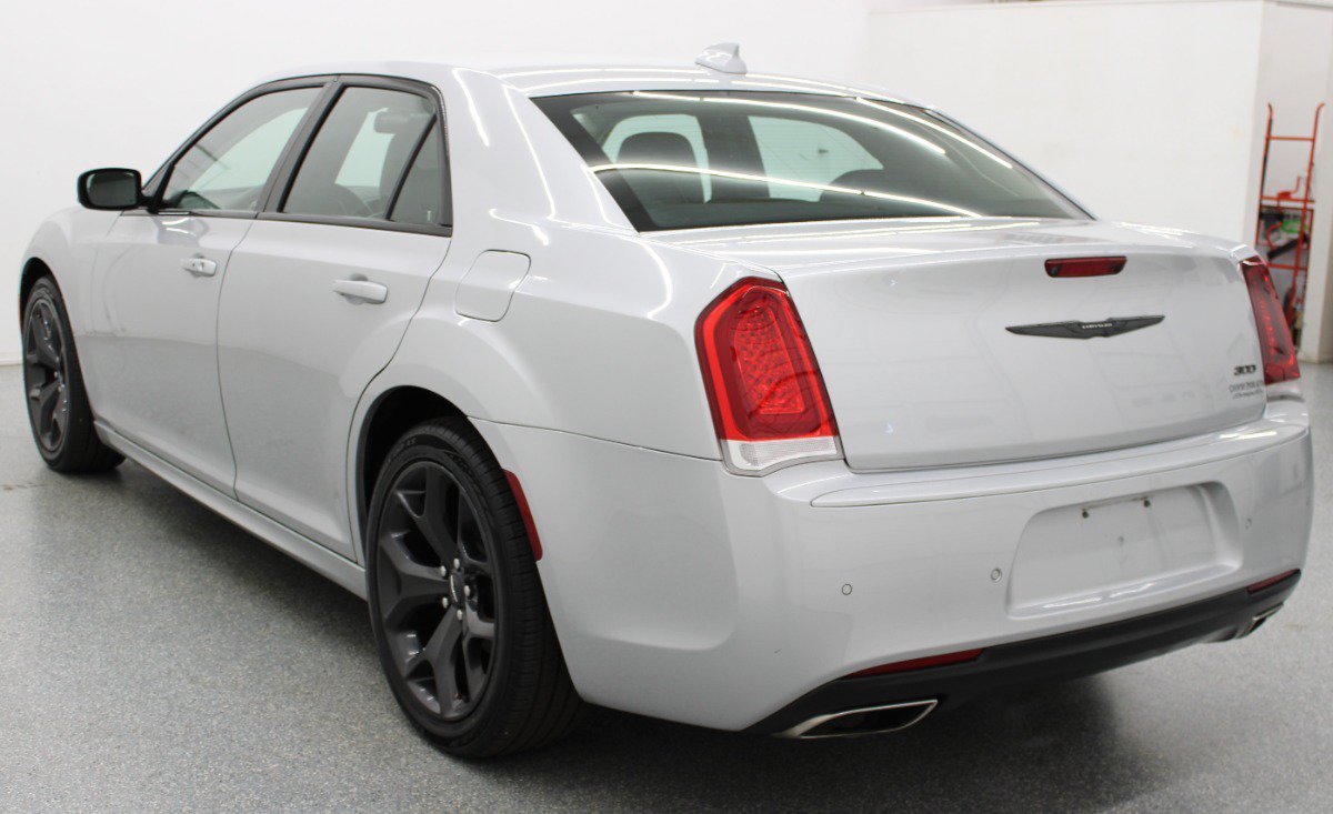 Used 2021 Chrysler 300 Touring L RWD image 6