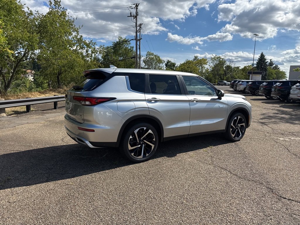New 2025 Mitsubishi Outlander SE image 6