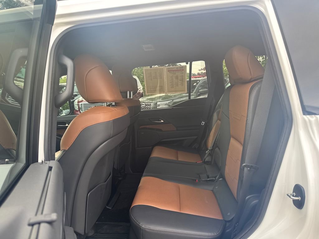 Used 2024 Lexus GX 550 w/ Accessory Package (2T) AWD/4WD image 27