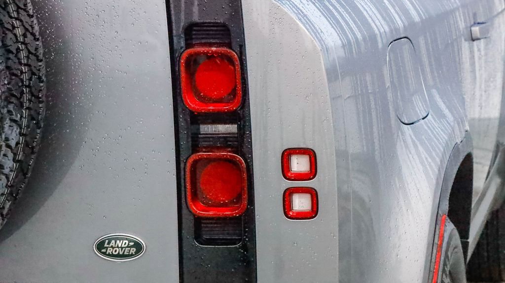 Used 2023 Land Rover Defender 90 S image 10