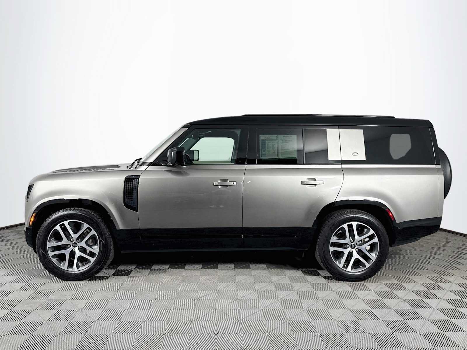 Used 2023 Land Rover Defender 130 X-Dynamic SE AWD/4WD image 8