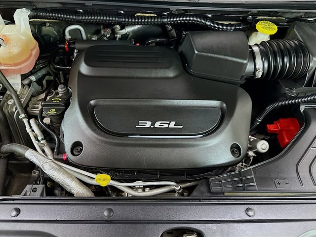 Used 2019 Chrysler Pacifica Touring-L Plus w/ Tire & Wheel Group image 33