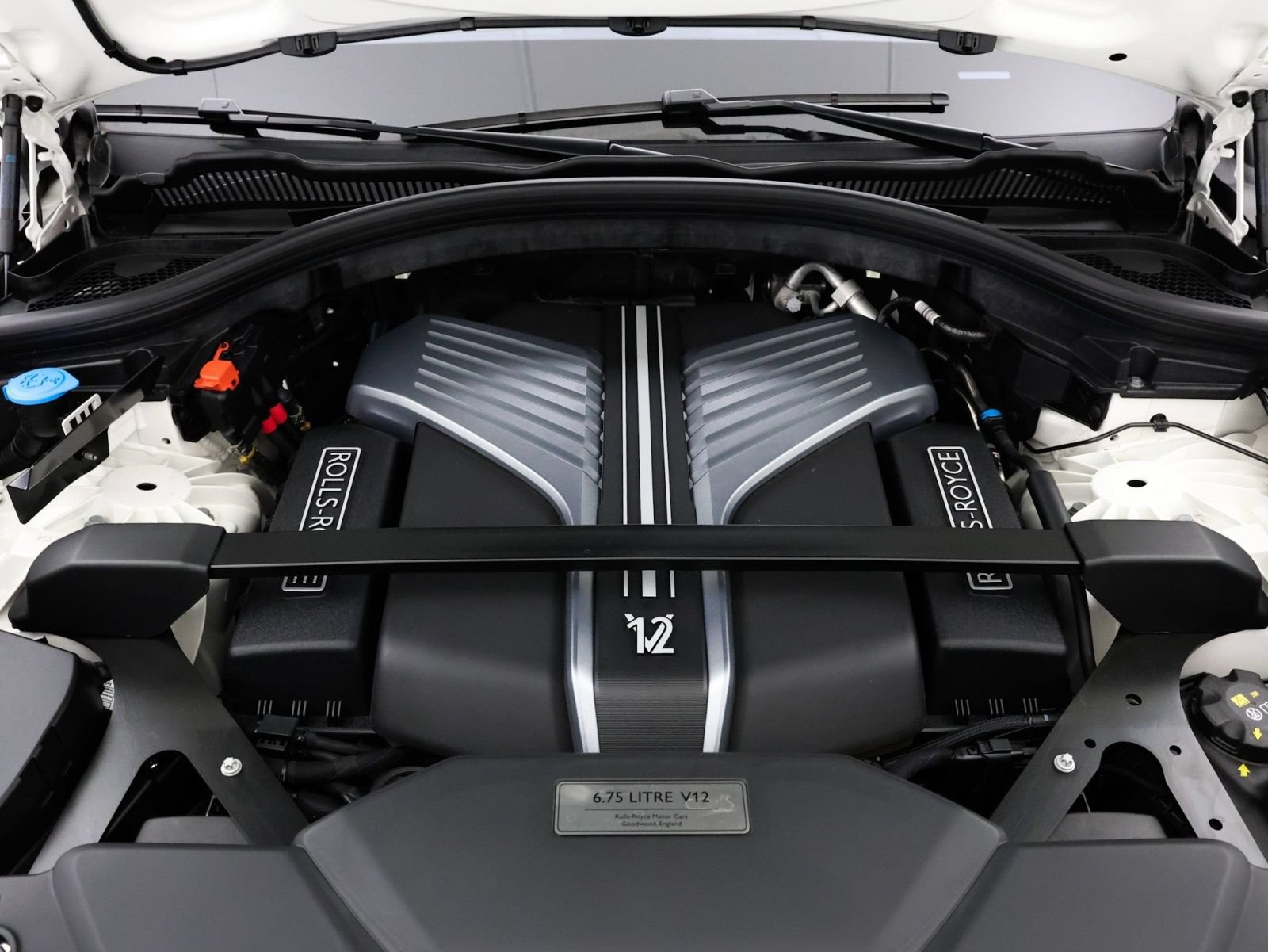 Certified 2025 Rolls-Royce Cullinan Black Badge AWD/4WD image 47