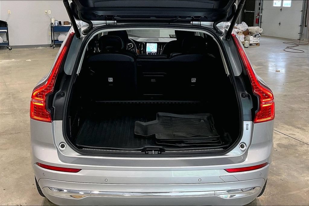 Certified 2023 Volvo XC60 B5 Ultimate w/ Climate Package AWD/4WD image 5