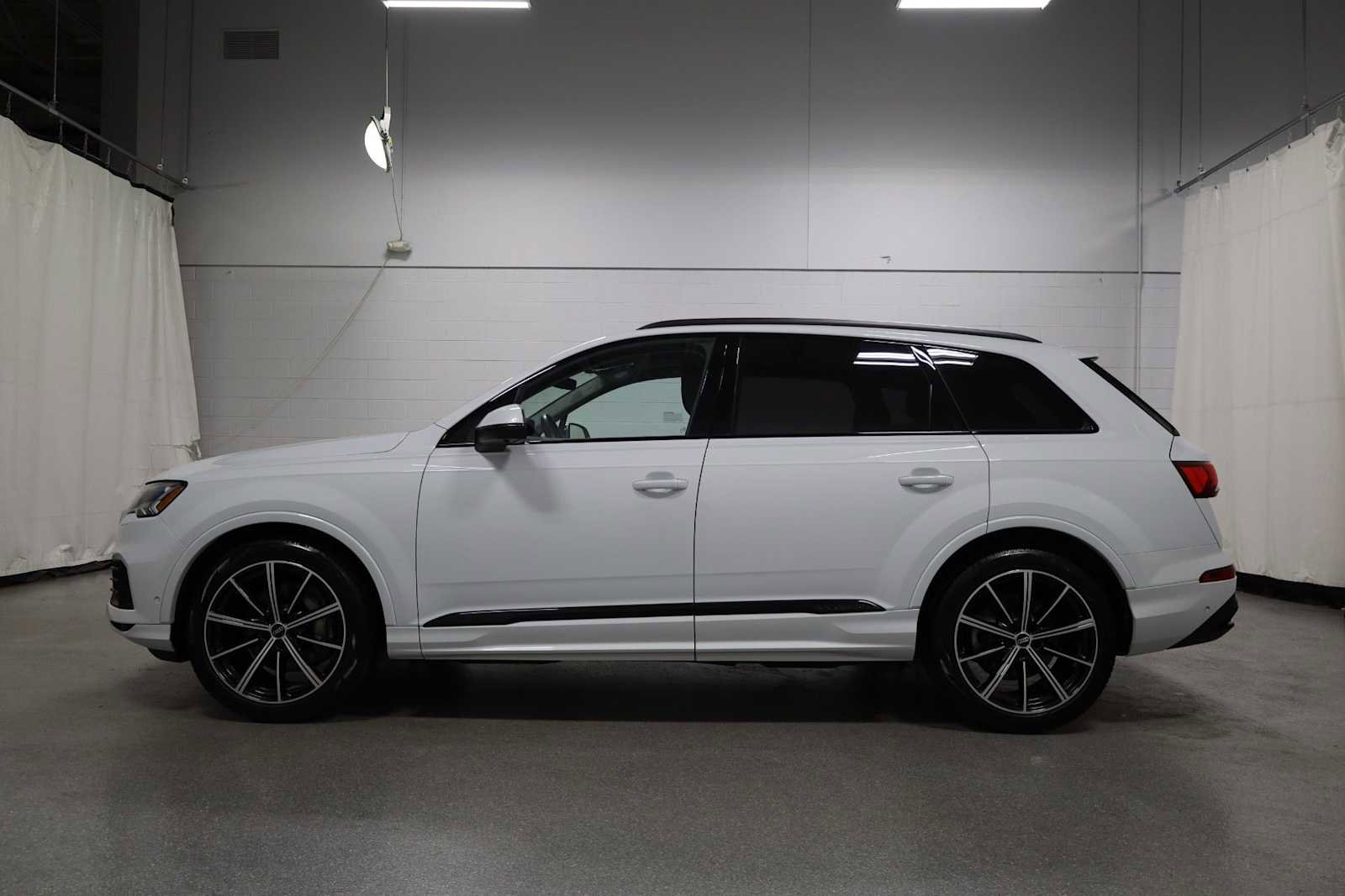 Used 2021 Audi Q7 3.0T Prestige w/ Prestige Package AWD/4WD image 2