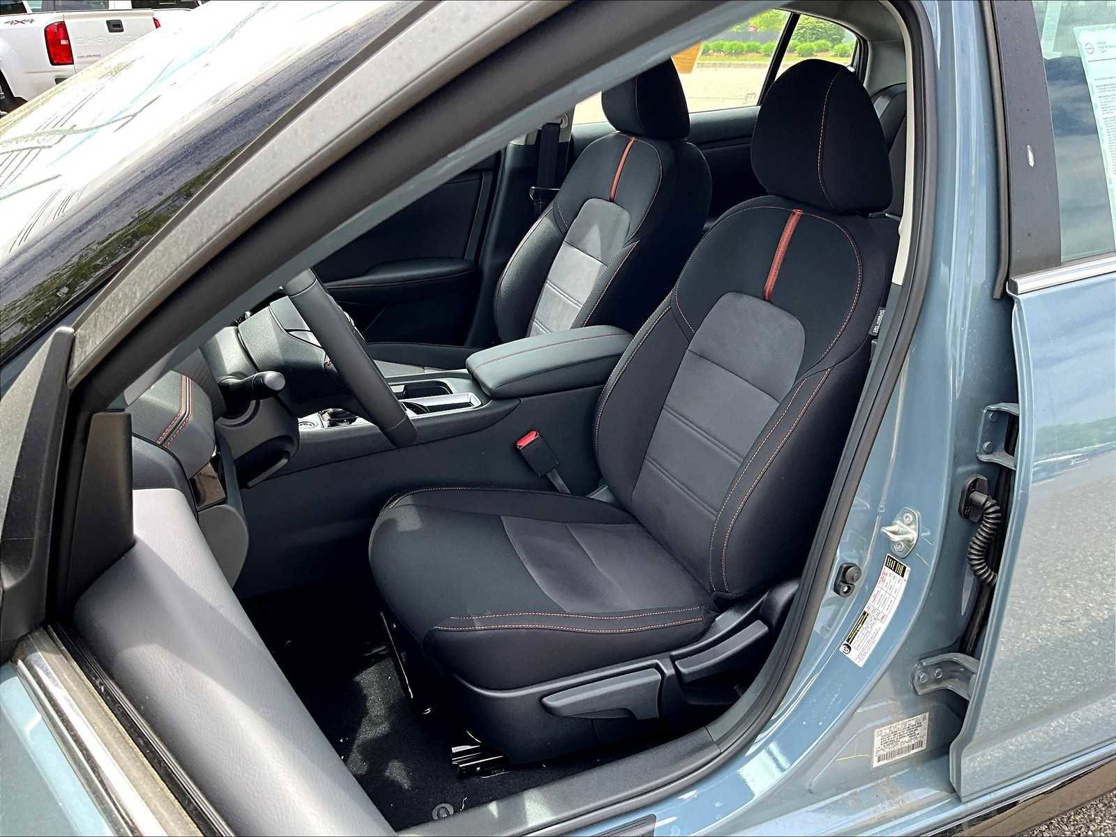 New 2025 Nissan Sentra SR w/ Midnight Edition image 11