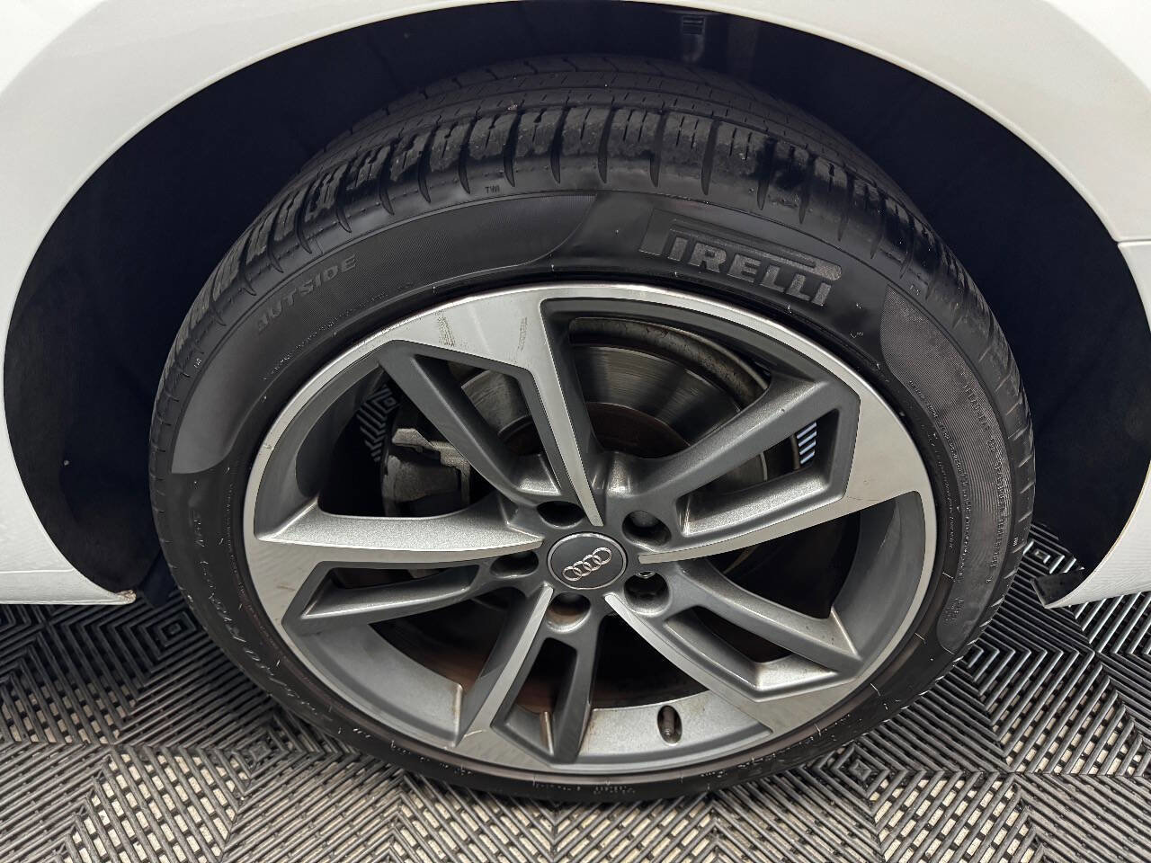 Used 2019 Audi A4 2.0T Premium image 18