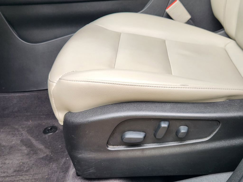 Used 2020 Cadillac XT4 Luxury w/ Cold Weather Package image 25