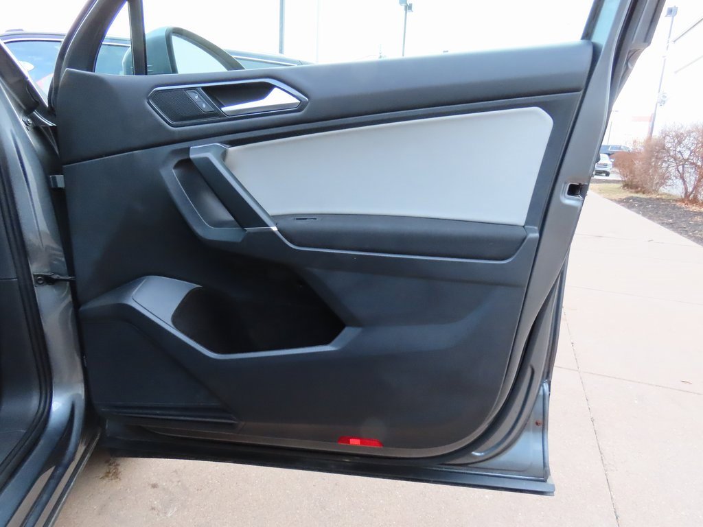 Used 2018 Volkswagen Tiguan S image 9