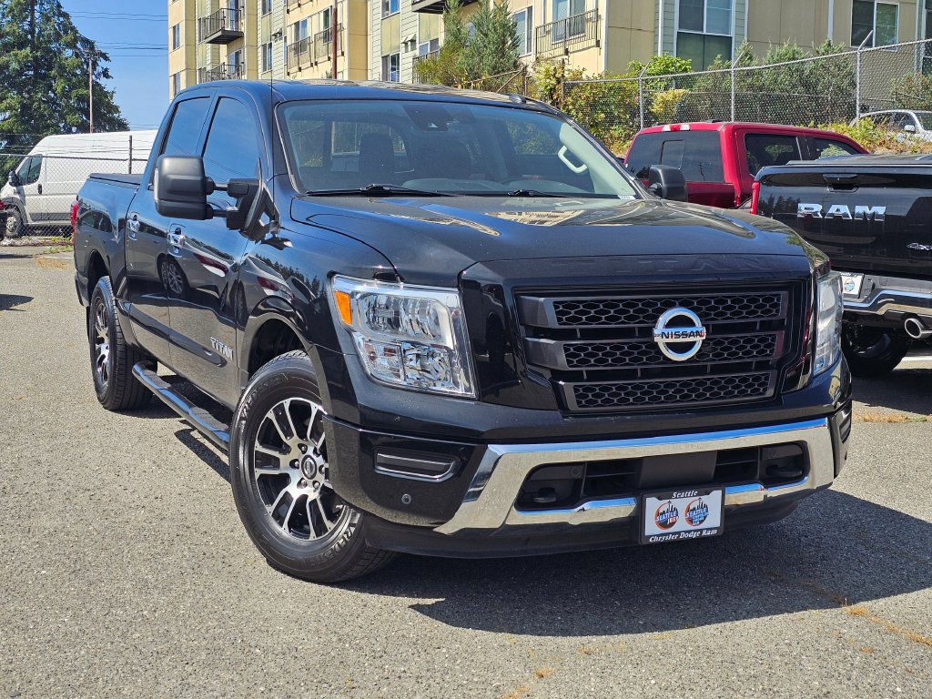 Used 2021 Nissan Titan SV w/ SV Convenience Package AWD/4WD image 3