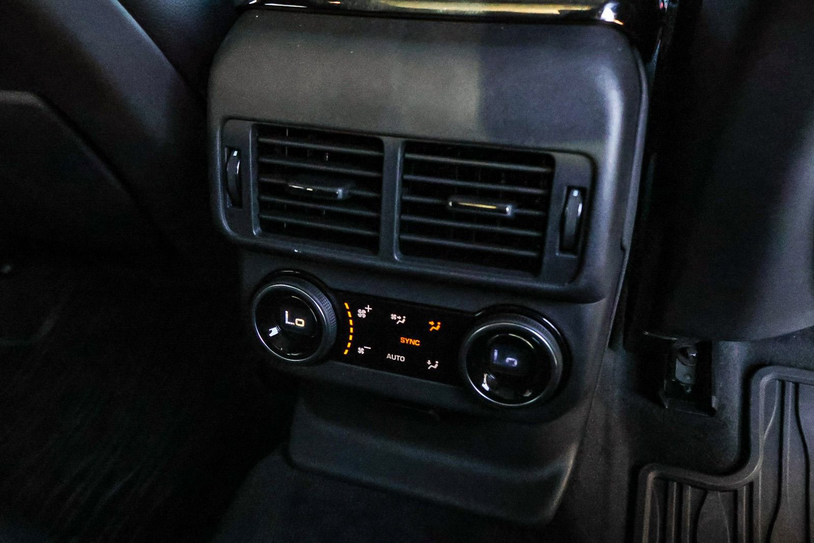 New 2026 Land Rover Range Rover Velar Dynamic SE image 19