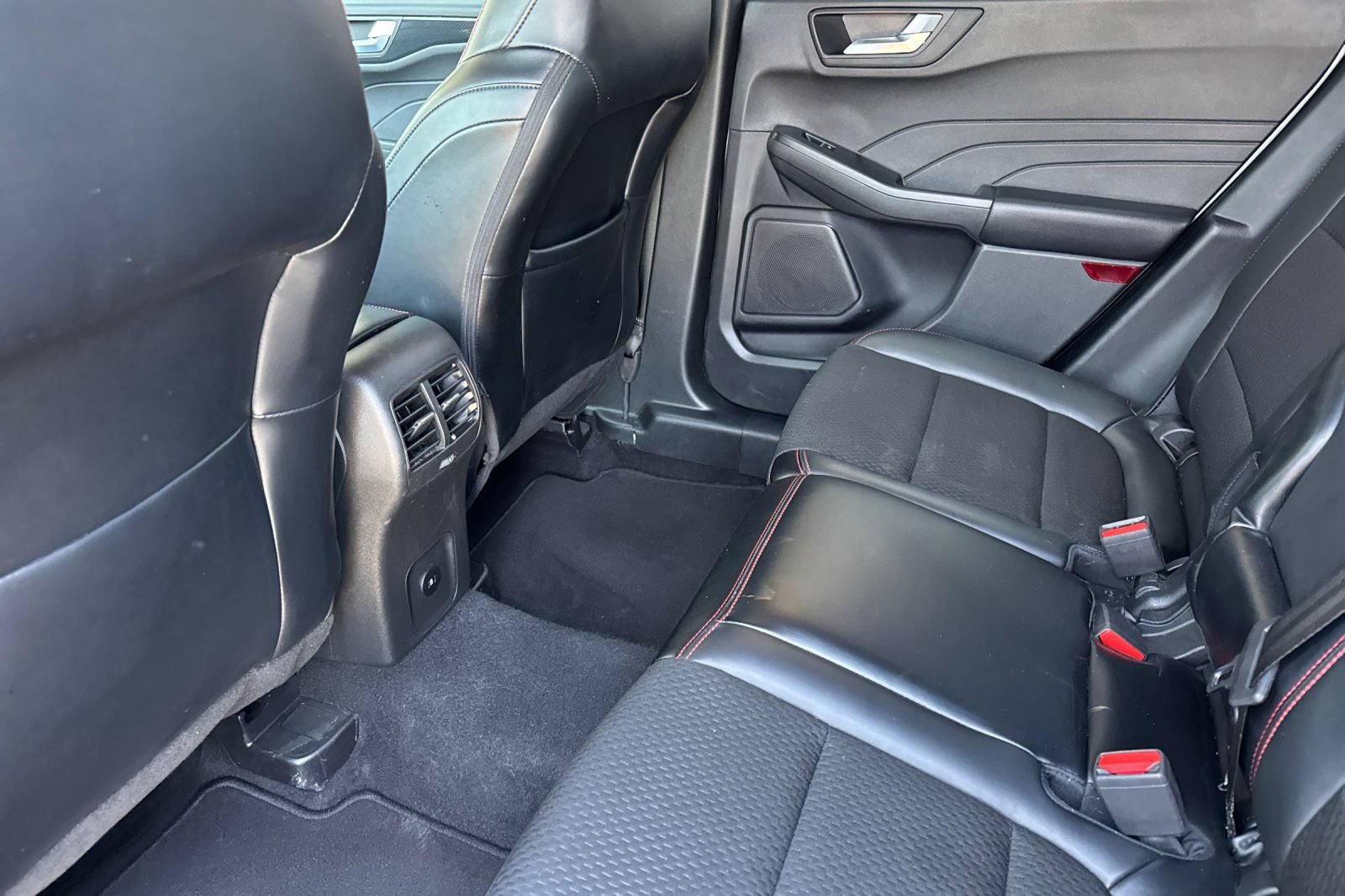 Used 2025 Ford Escape ST-Line FWD image 13