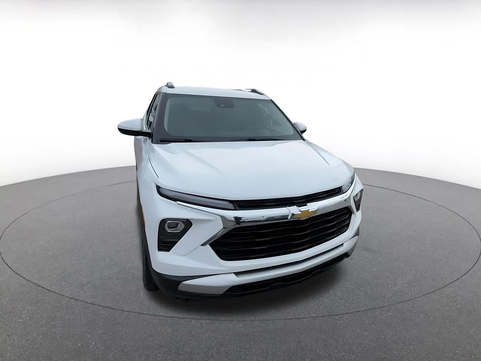 Used 2025 Chevrolet TrailBlazer LT FWD image 3