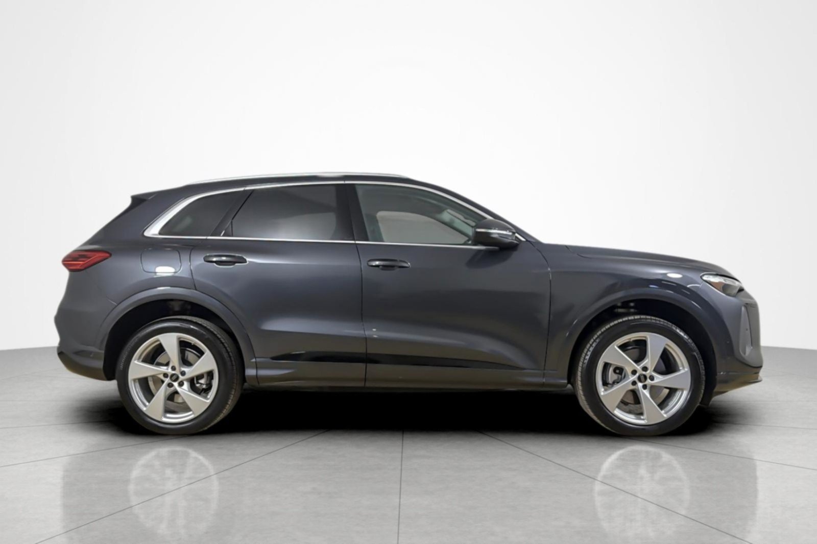 Used 2025 Audi Q5 Premium Plus w/ Premium Plus AWD/4WD image 6