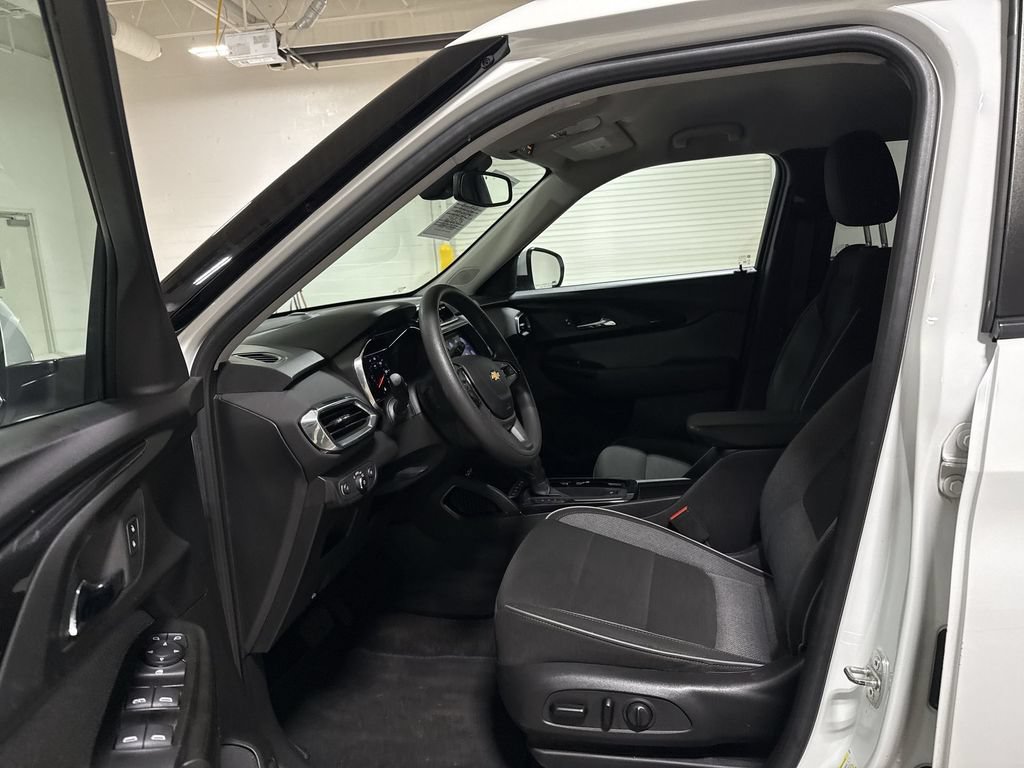 Used 2022 Chevrolet TrailBlazer LT w/ Convenience Package FWD image 19
