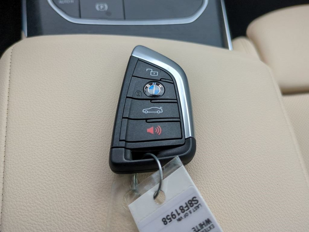 New 2025 BMW 330i Sedan w/ Premium Package RWD image 29