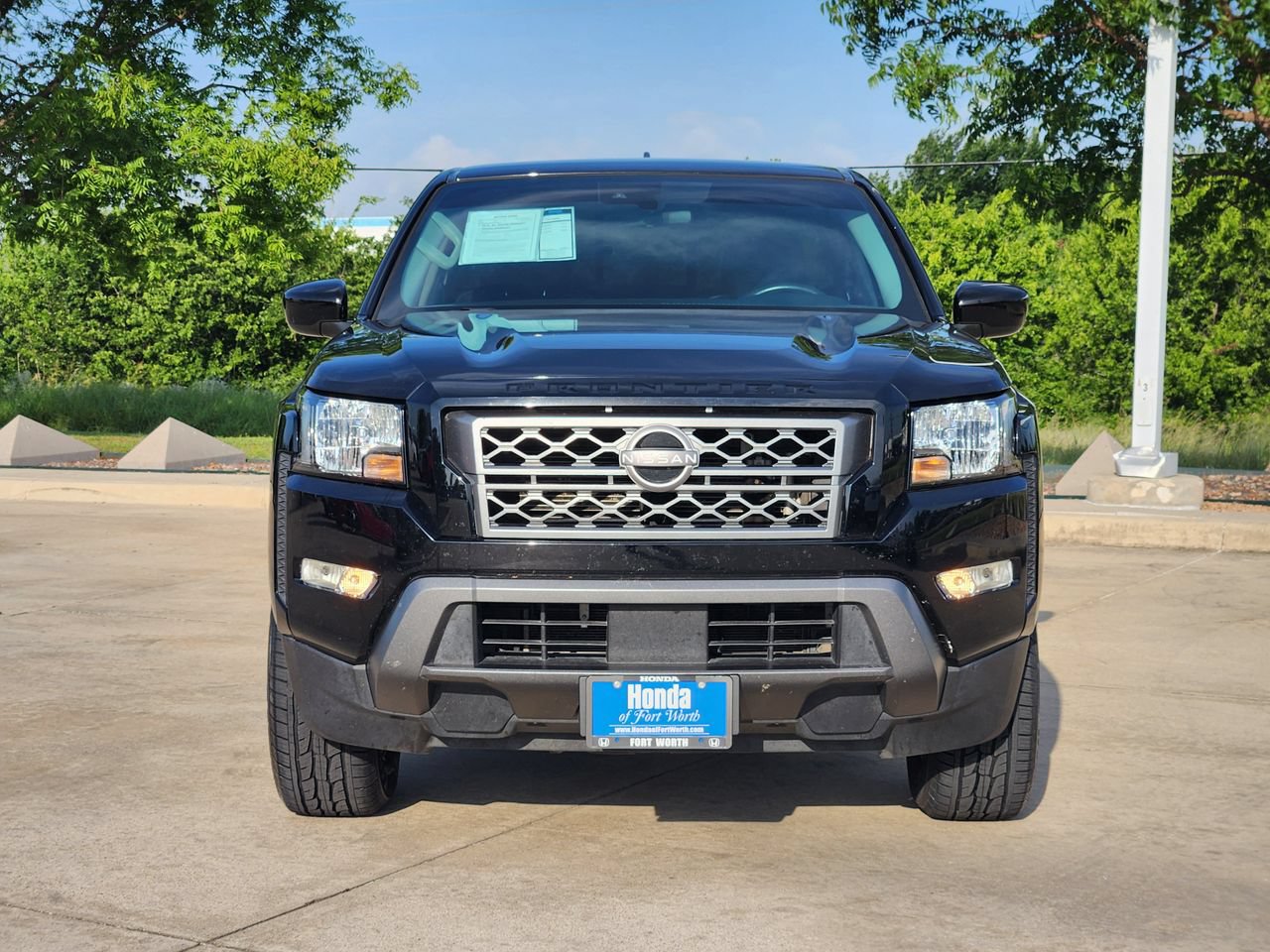Used 2022 Nissan Frontier SV RWD image 2