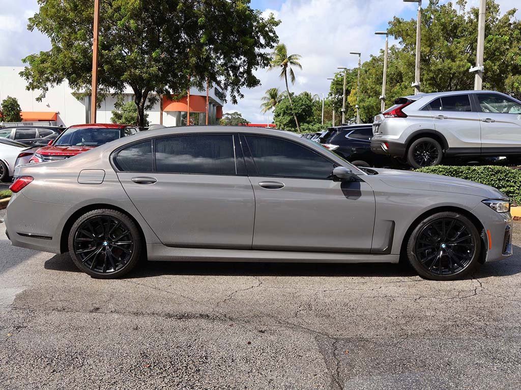 Used 2022 BMW 740i w/ M Sport Package image 19