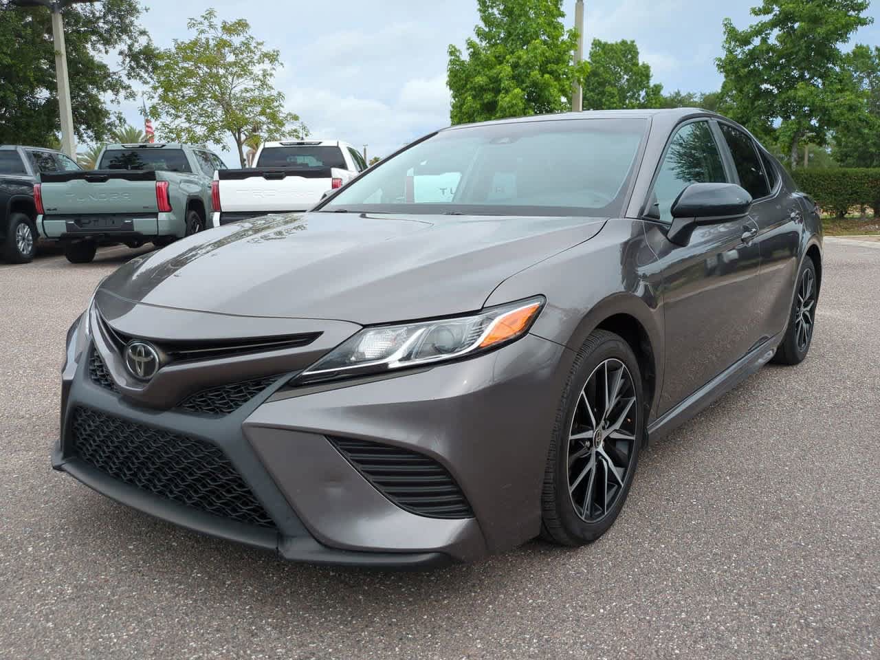 Certified 2018 Toyota Camry SE FWD image 2
