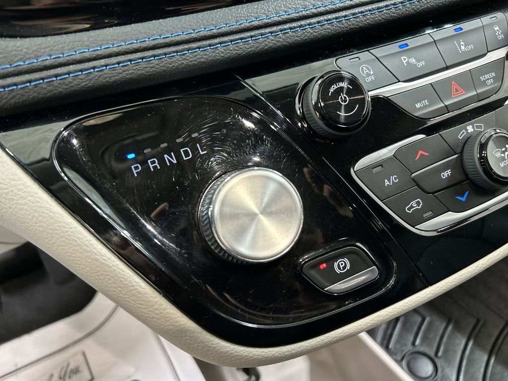 Used 2021 Chrysler Pacifica Touring-L image 17