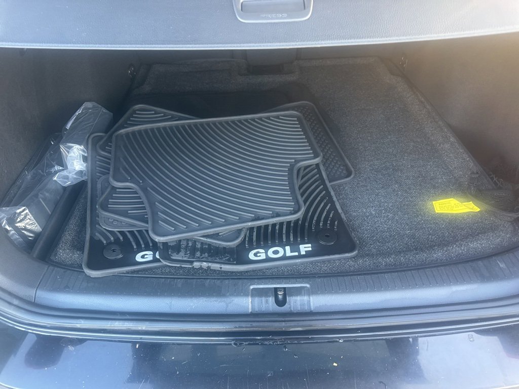 Used 2018 Volkswagen Golf S image 34