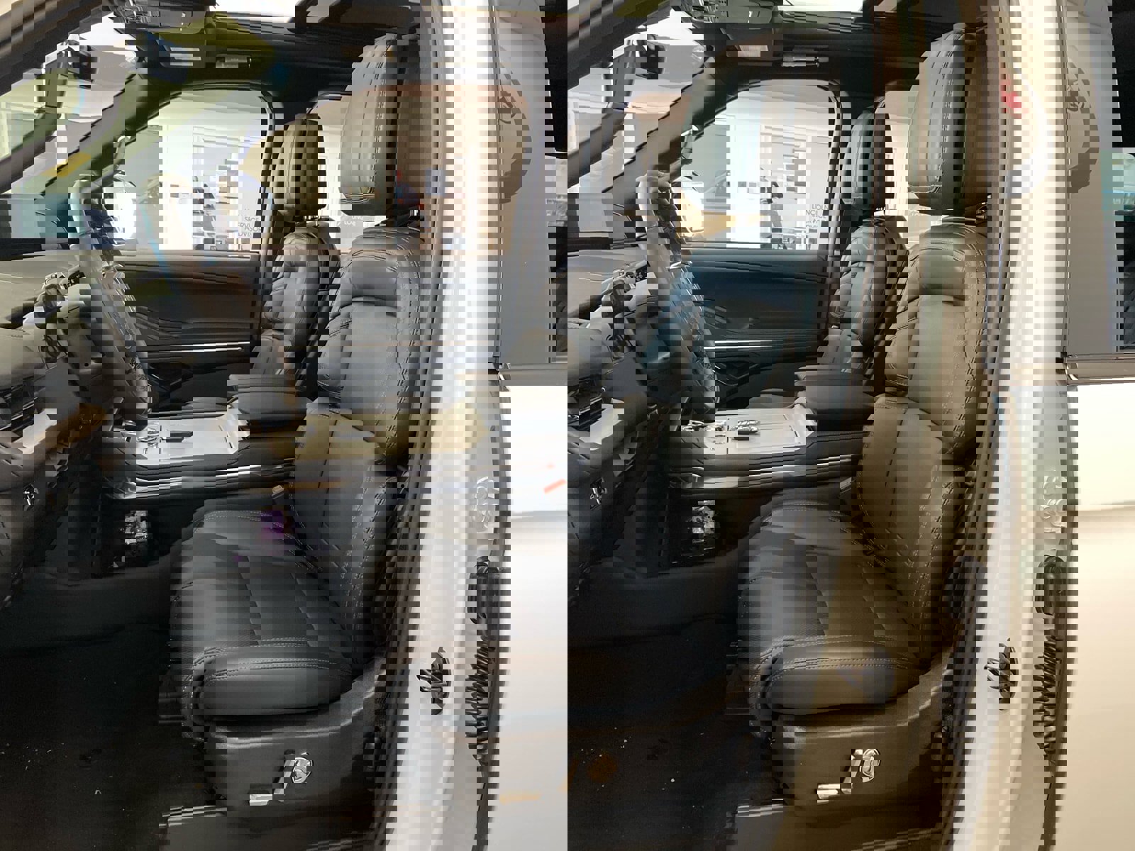 New 2026 Lincoln Navigator Reserve w/ Jet Appearance Package image 19