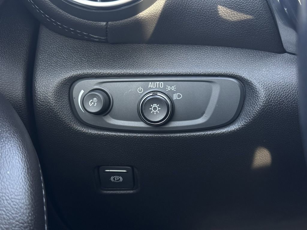 Used 2022 Chevrolet Blazer LT w/ Sound & Technology Package image 18