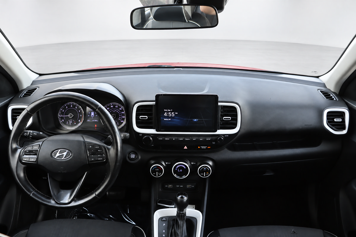 Used 2022 Hyundai Venue Limited FWD image 19