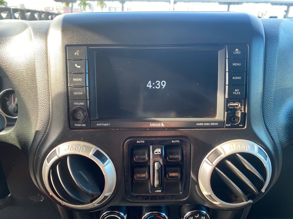 Used 2016 Jeep Wrangler Unlimited Sahara w/ Connectivity Group AWD/4WD image 34