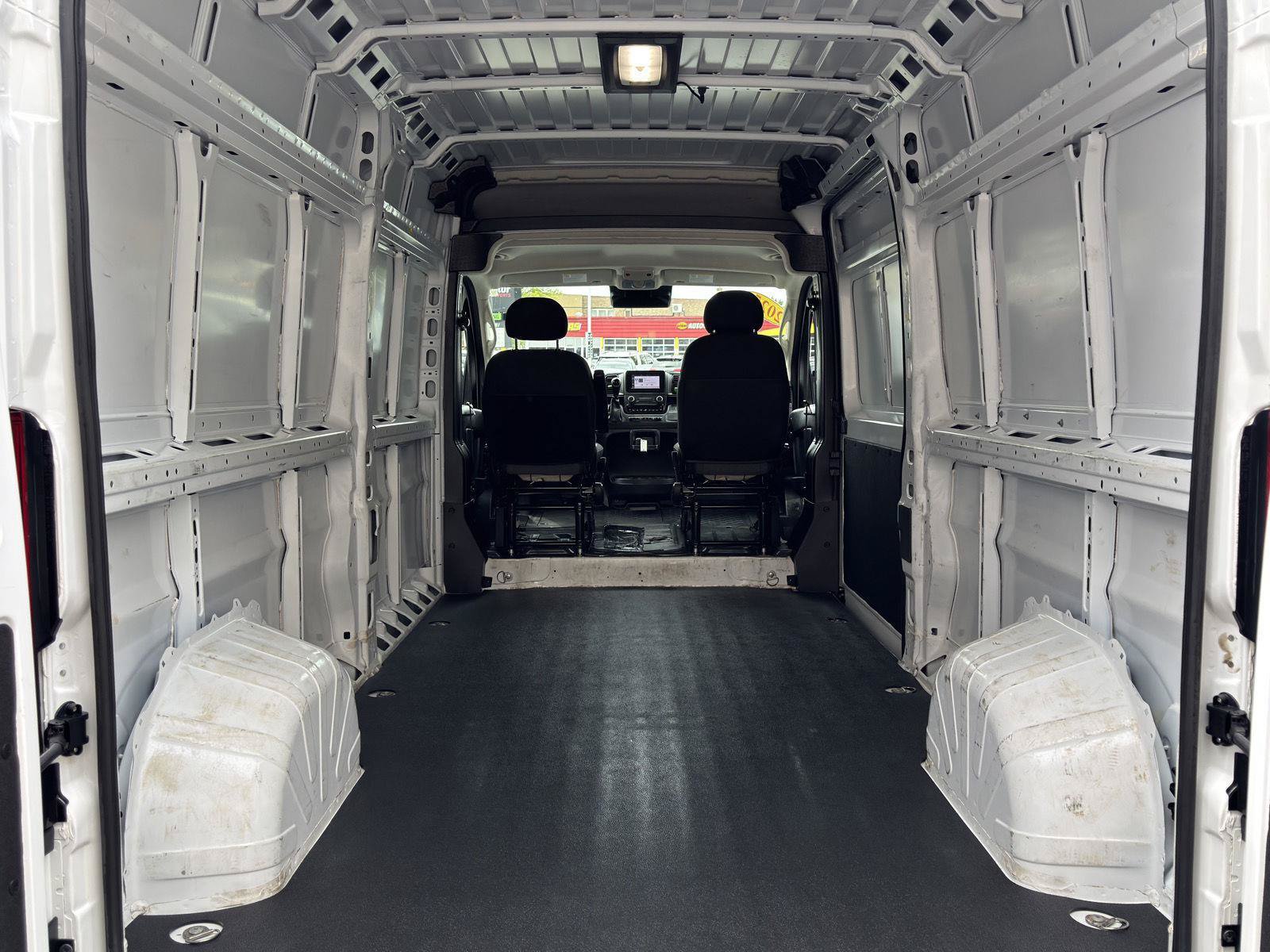 Used 2025 RAM ProMaster 2500 w/ Convenience Group FWD image 8