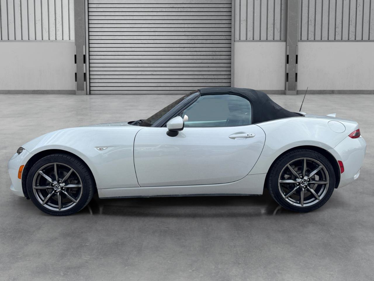 Used 2016 MAZDA MX-5 Miata Grand Touring image 2