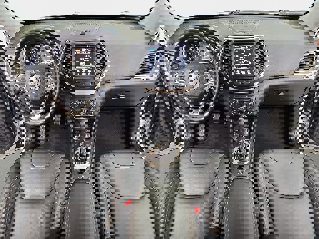 Used 2016 Jeep Cherokee Limited image 10