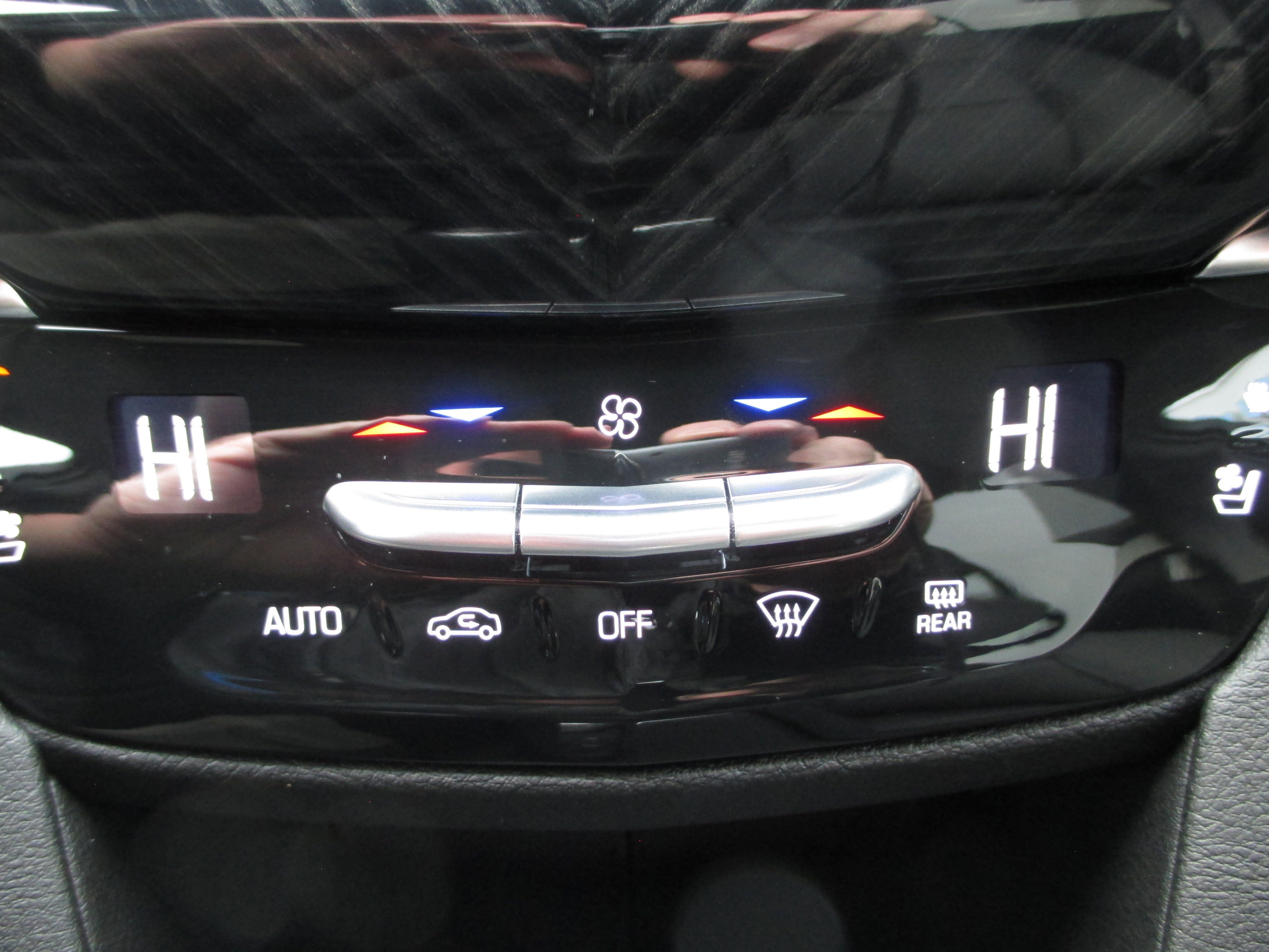 Used 2025 Cadillac XT6 Premium Luxury image 24