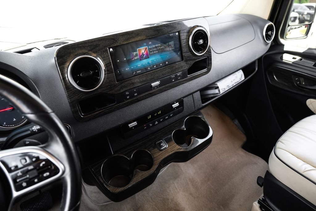 Used 2020 Mercedes-Benz Sprinter 3500 w/ Windows All Around Package image 21