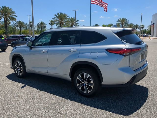 Used 2023 Toyota Highlander XLE image 6