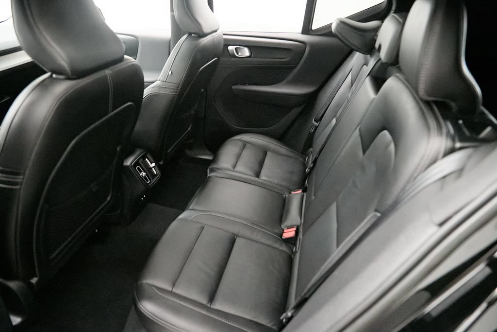 Certified 2023 Volvo XC40 B5 Plus w/ Driver Assist Package AWD/4WD image 22