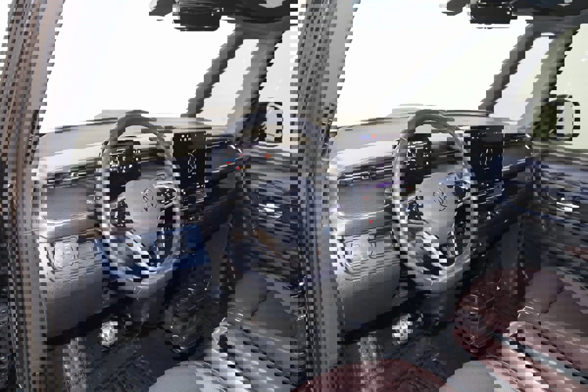 Used 2025 Volkswagen ID. Buzz Pro S image 28