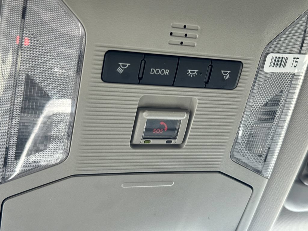 Used 2025 Toyota RAV4 XLE AWD/4WD image 32