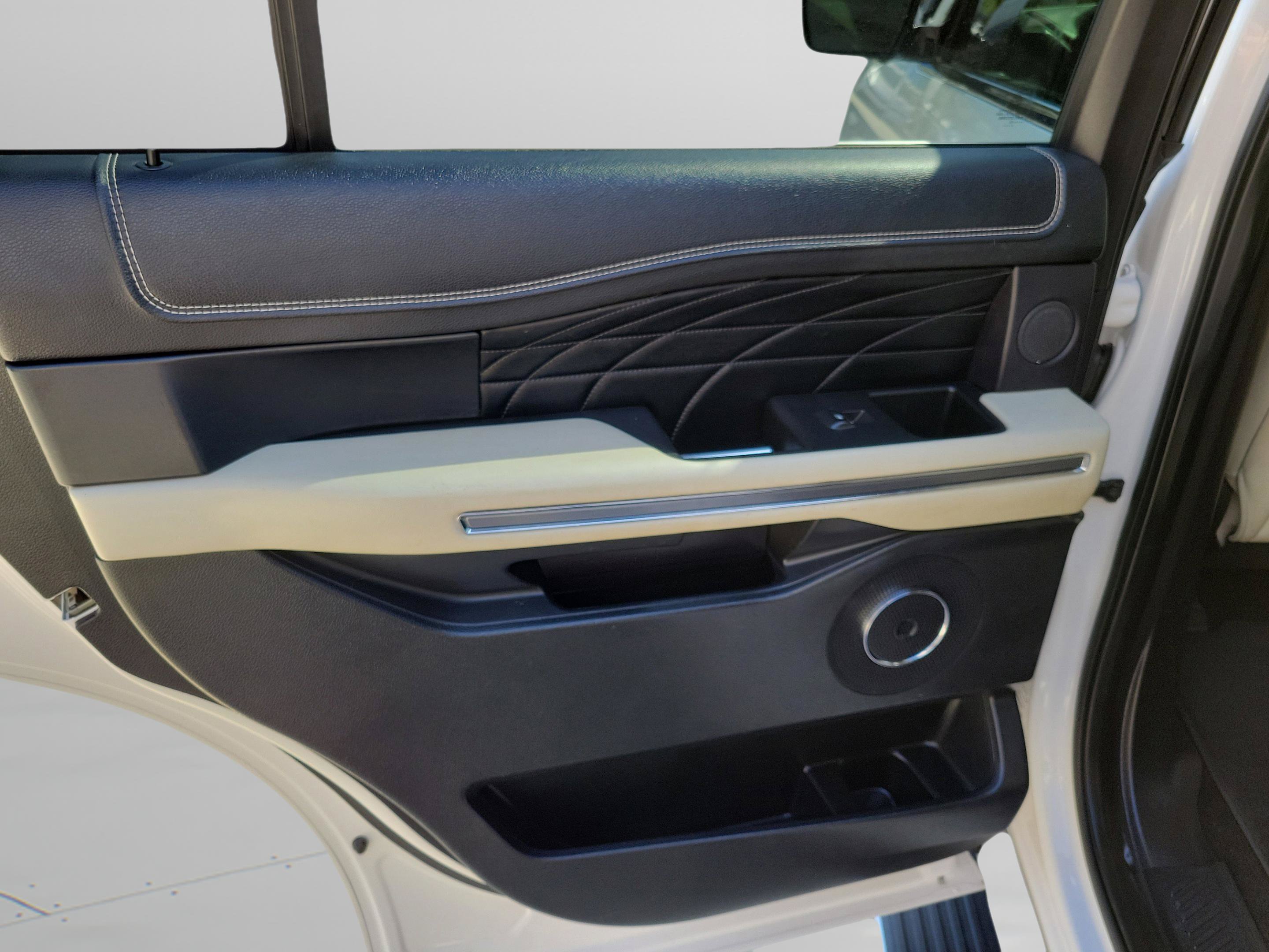 Used 2019 Ford Expedition Platinum RWD image 16