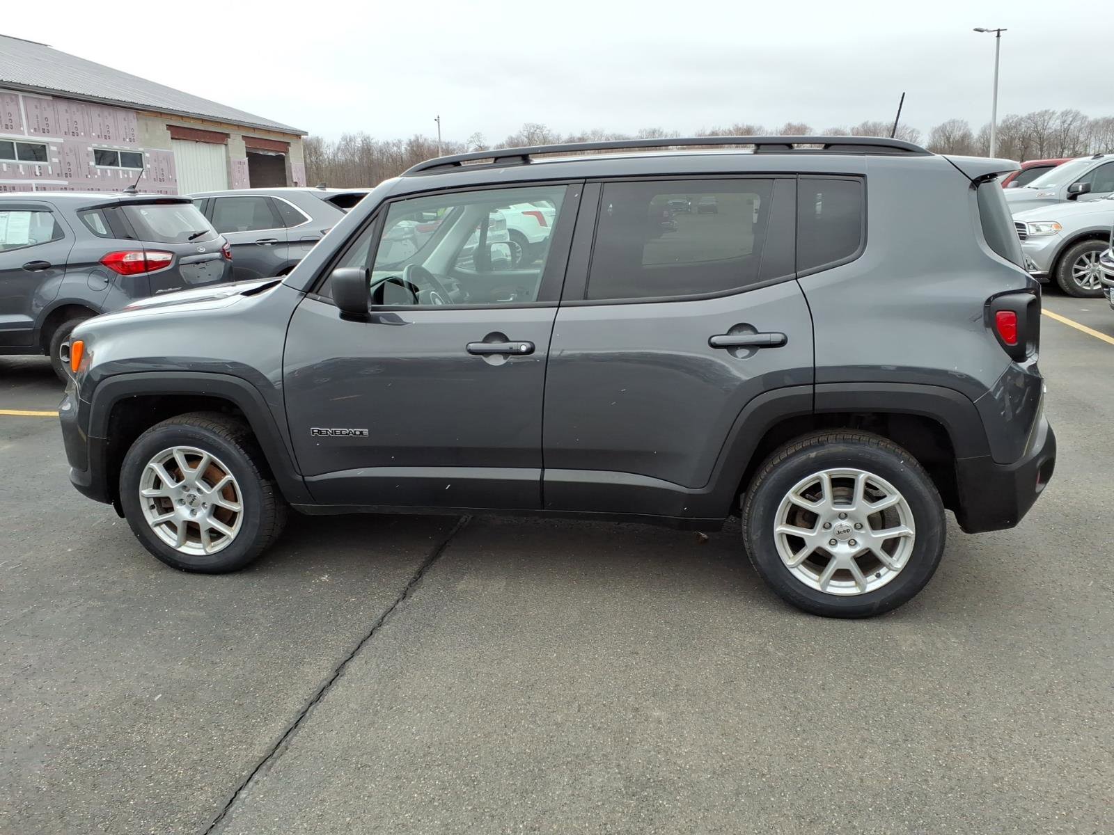 Used 2022 Jeep Renegade Latitude w/ Convenience Group image 8