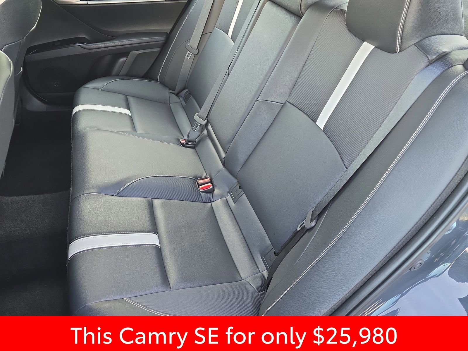 Used 2025 Toyota Camry SE image 19
