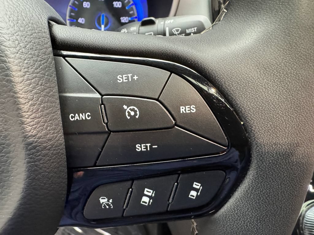 Used 2025 Chrysler Pacifica Limited FWD image 16